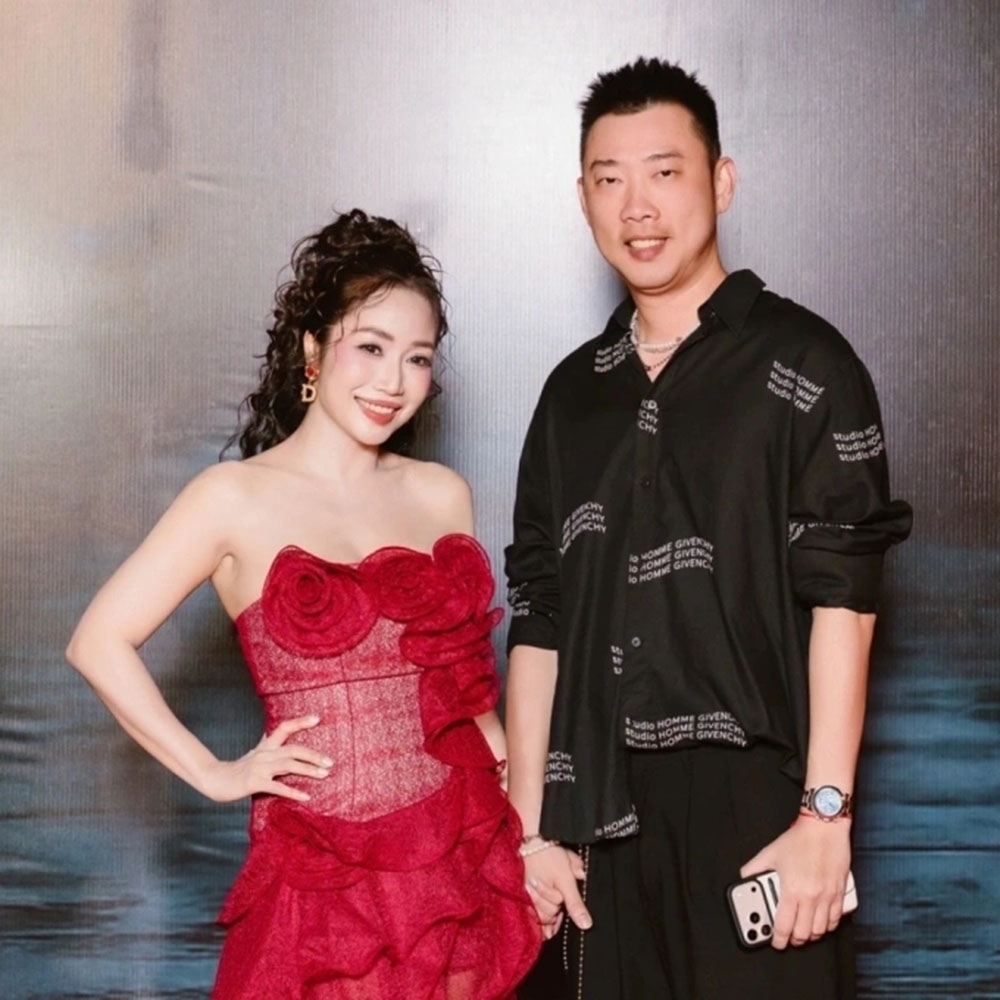 sao viet hom nay 1 5 huyen baby khoe dang khi di bien, diep bao ngoc gay bao mang hinh anh 12