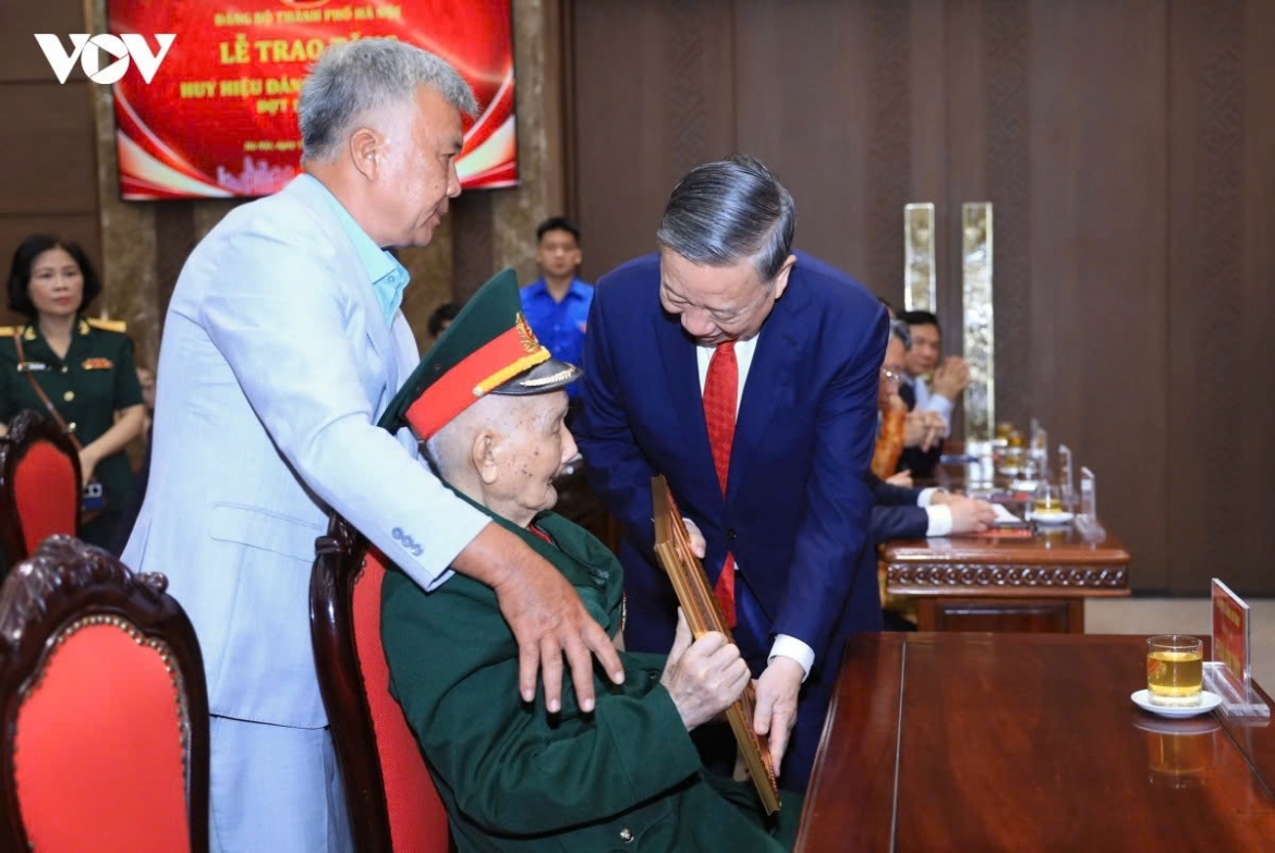 top leader calls for greater responsibility, moral leadership among party members picture 2