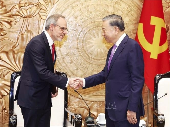 top leader appreciates amazon s role in digital development of vietnam picture 1