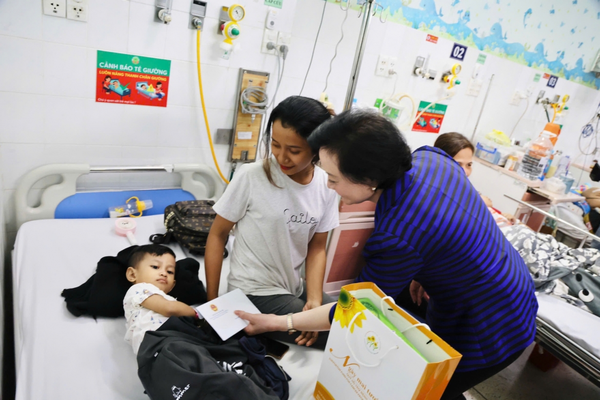 pho thu tuong pham thi thanh tra tham benh nhi ung thu tai benh vien nhi dong 2 hinh anh 5
