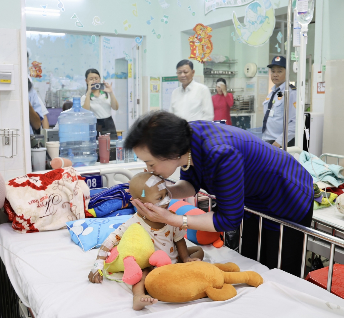 pho thu tuong pham thi thanh tra tham benh nhi ung thu tai benh vien nhi dong 2 hinh anh 4