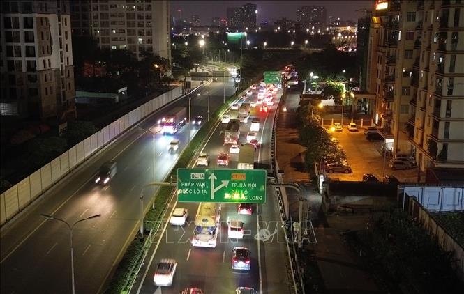 nguoi dan tro lai ha noi, un tac keo dai trong dem tren cao toc phap van - cau gie hinh anh 1