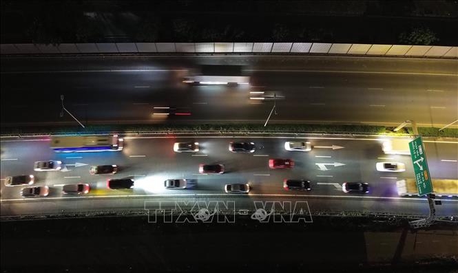 nguoi dan tro lai ha noi, un tac keo dai trong dem tren cao toc phap van - cau gie hinh anh 3