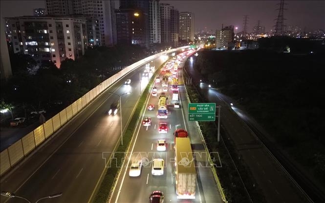 nguoi dan tro lai ha noi, un tac keo dai trong dem tren cao toc phap van - cau gie hinh anh 8