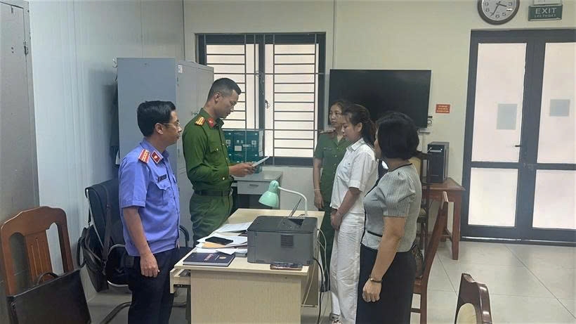 khoi to, bat tam giam 2 bi can tron thue hon 34 ti dong tai thanh hoa hinh anh 1