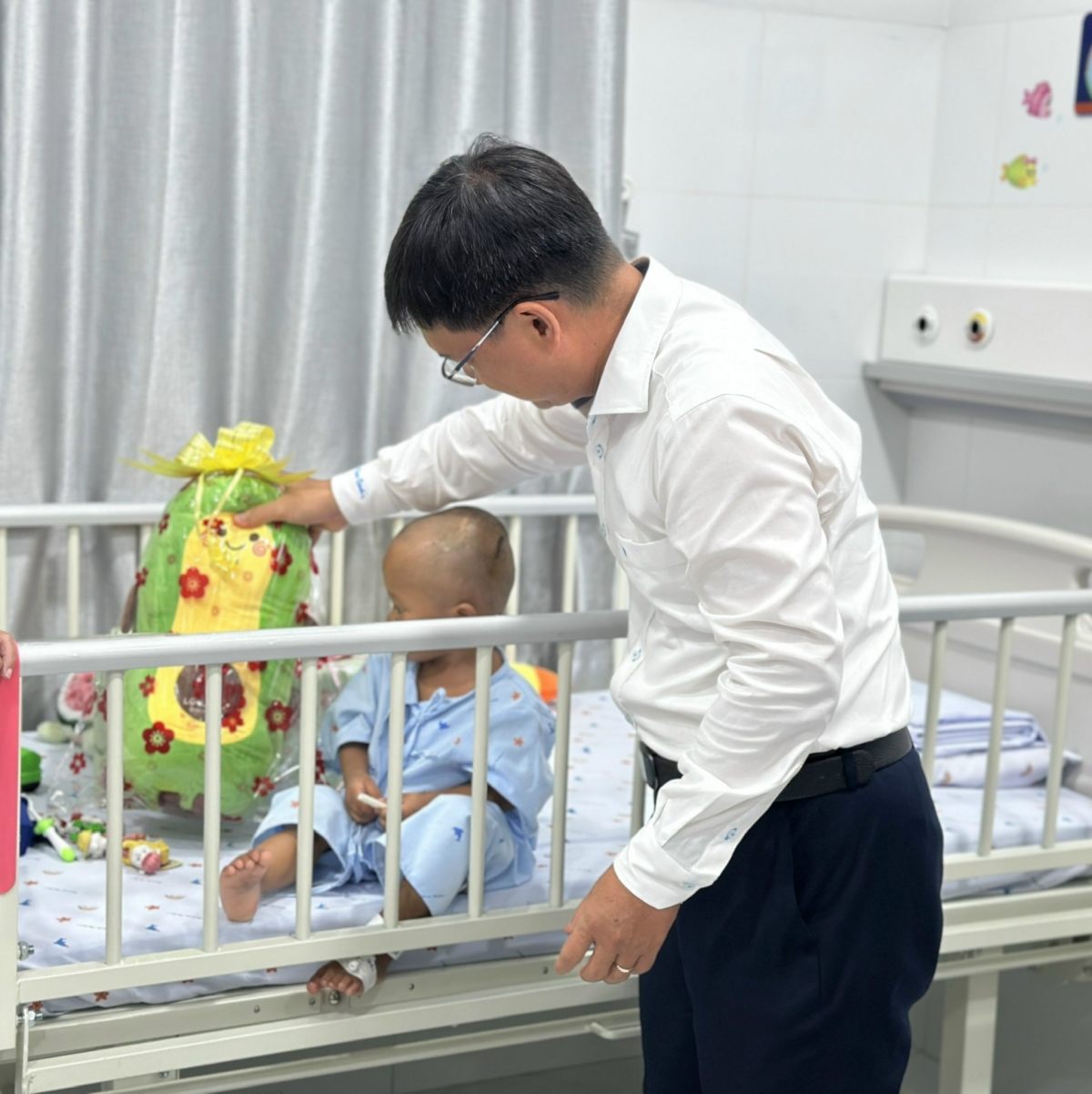 be trai bi bao hanh nhan giay khai sinh ngay tai benh vien hinh anh 2