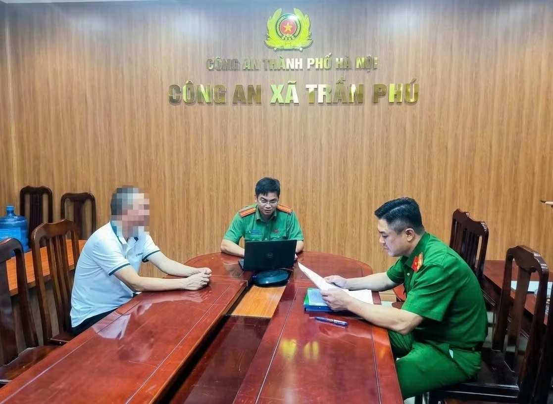 Dang anh che ai phoi thoc no thanh bong , nguoi dan ong bi phat 7,5 trieu dong hinh anh 1