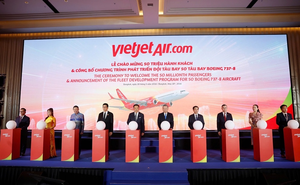 vietjet chao mung 50 trieu luot khach viet nam thai lan hinh anh 1
