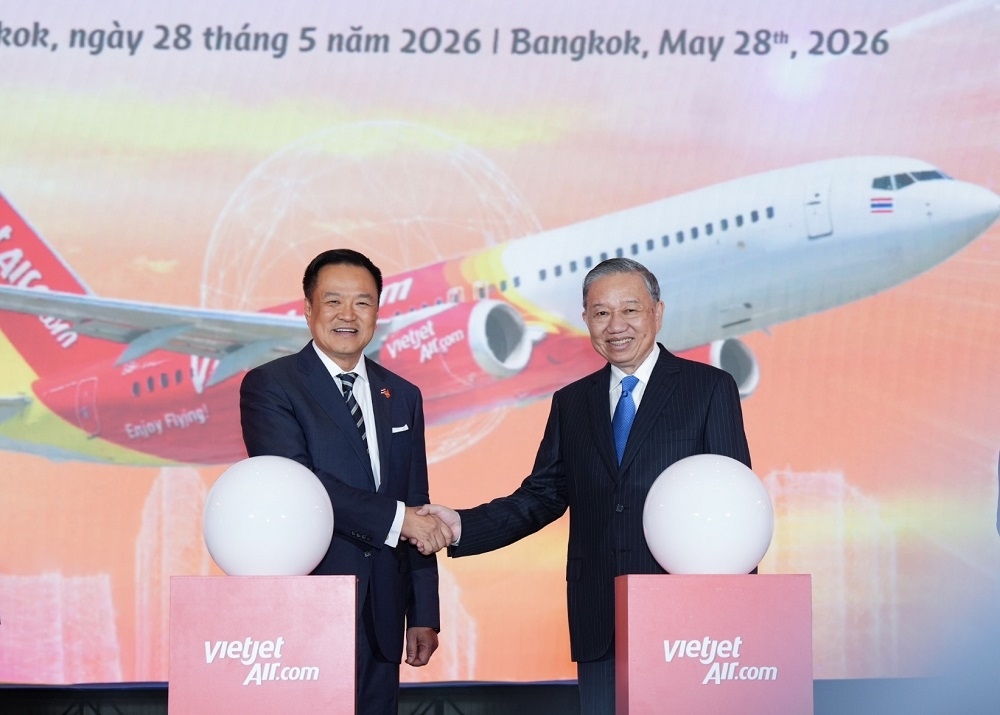 vietjet chao mung 50 trieu luot khach viet nam thai lan hinh anh 2