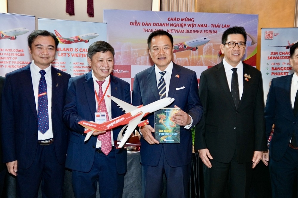 vietjet chao mung 50 trieu luot khach viet nam thai lan hinh anh 3