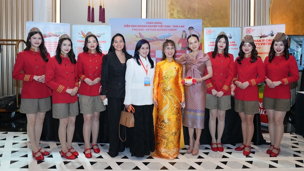 vietjet chao mung 50 trieu luot khach viet nam thai lan hinh anh 4