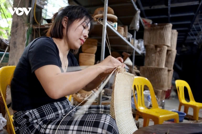 hanoi craft village busy for bamboo and rattan export orders picture 10