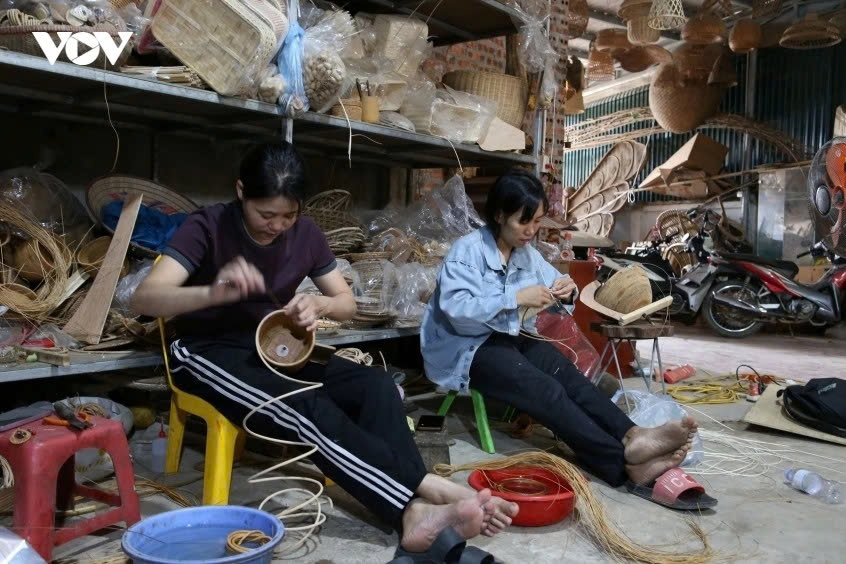 hanoi craft village busy for bamboo and rattan export orders picture 8