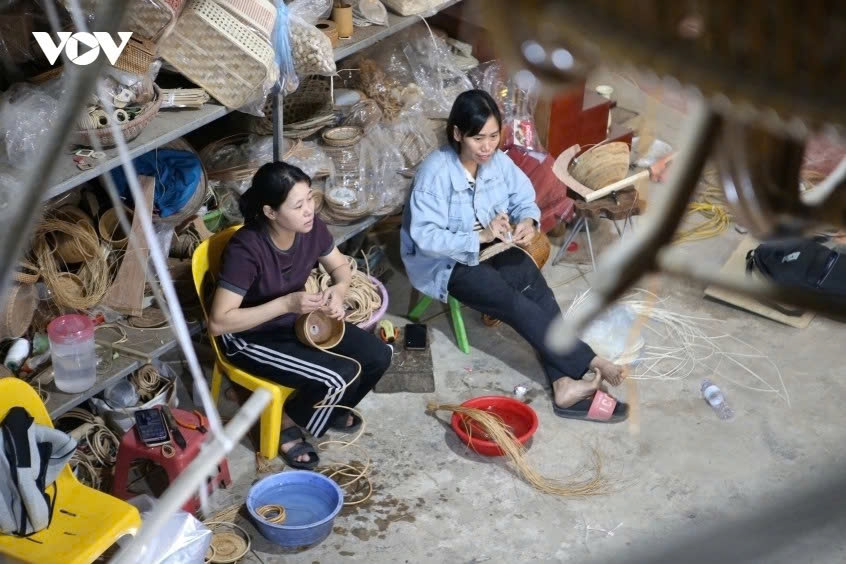 hanoi craft village busy for bamboo and rattan export orders picture 9