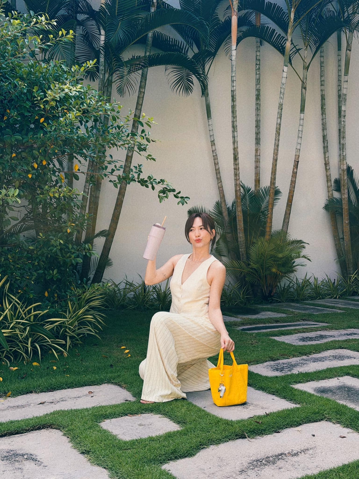 sao viet 18 5 van mai huong khoe anh cuc cuon, dan mang bat cuoi vi caption hinh anh 2