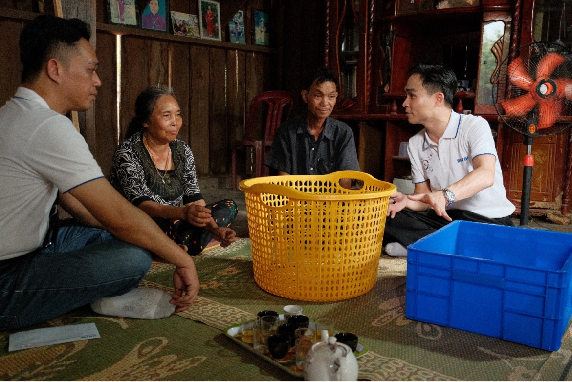260 phan qua yeu thuong toi hoc sinh va nguoi dan ia lop, Dak lak hinh anh 5