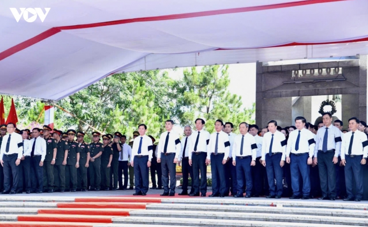 pm attends memorial and reburial ceremony for vietnamese martyrs fallen in laos picture 1