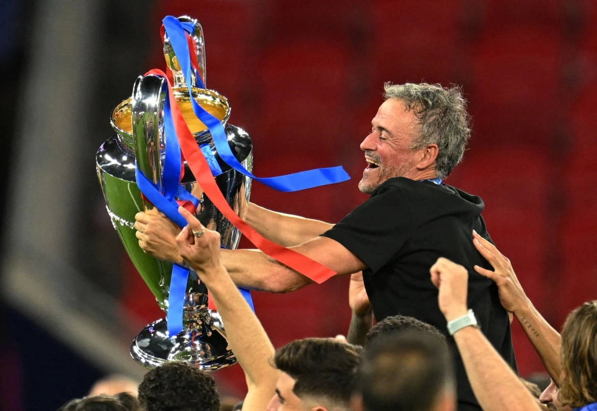 psg vo dich cup c1 chau Au 2025 2026 hlv luis enrique di vao lich su hinh anh 2