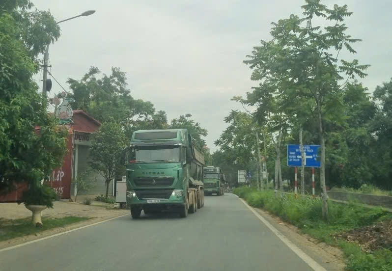 dan khon kho vi xe tai nang cho dat o tinh lo 307 phu tho hinh anh 15