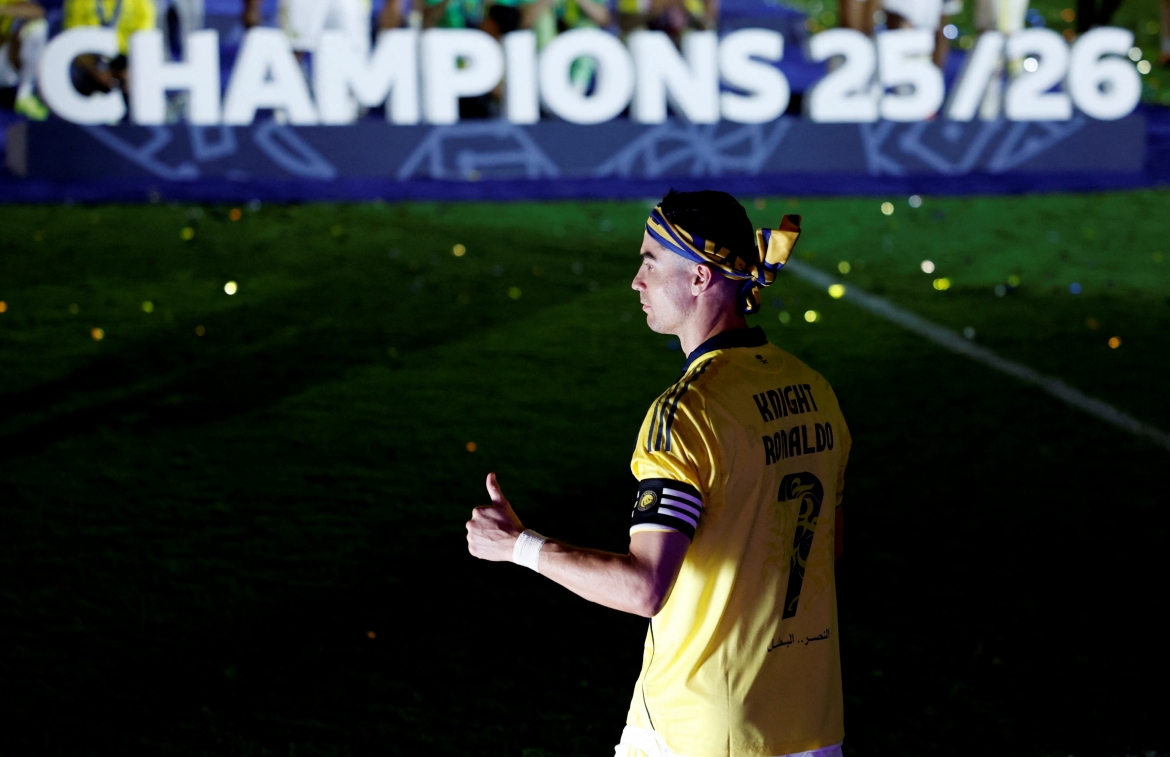 ronaldo toa sang lap cu dup giup al nassr vo dich saudi pro league hinh anh 11