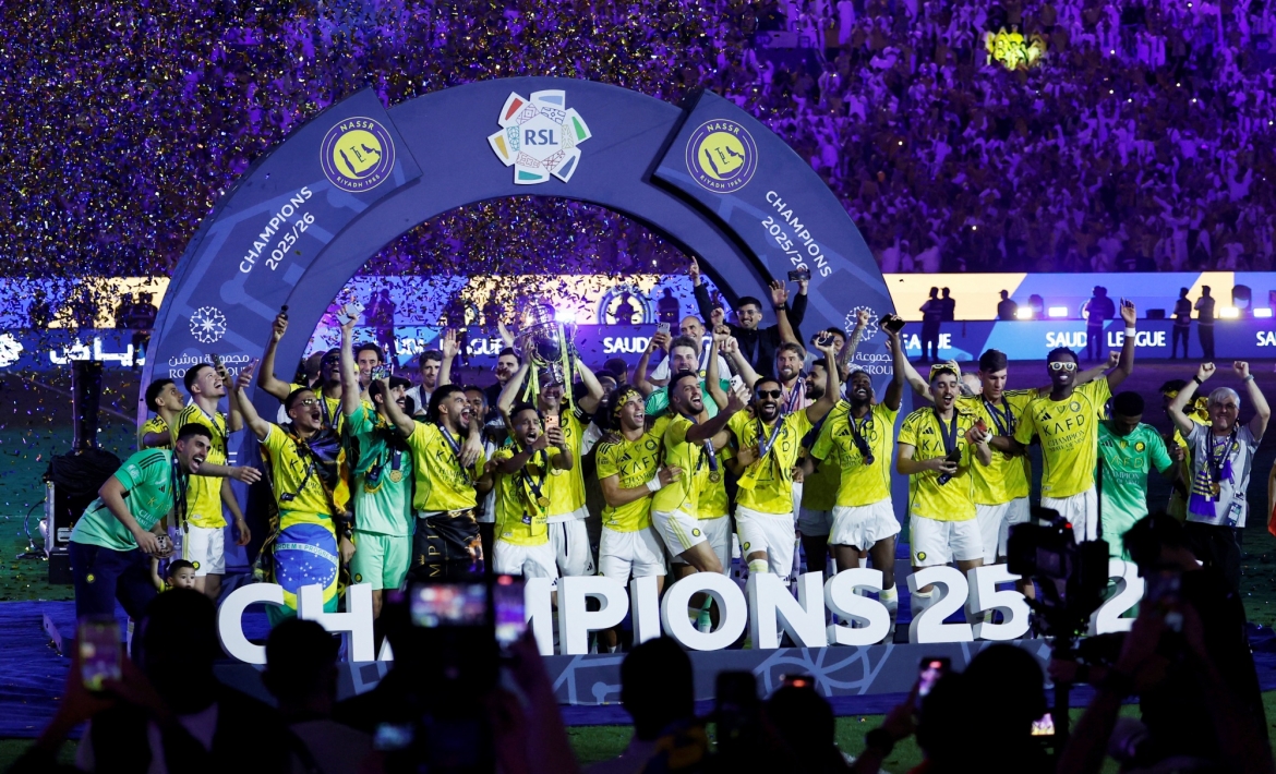ronaldo toa sang lap cu dup giup al nassr vo dich saudi pro league hinh anh 9