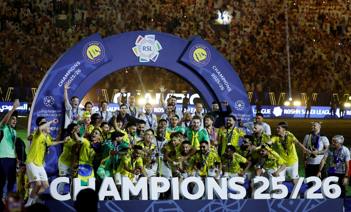 ronaldo toa sang lap cu dup giup al nassr vo dich saudi pro league hinh anh 8