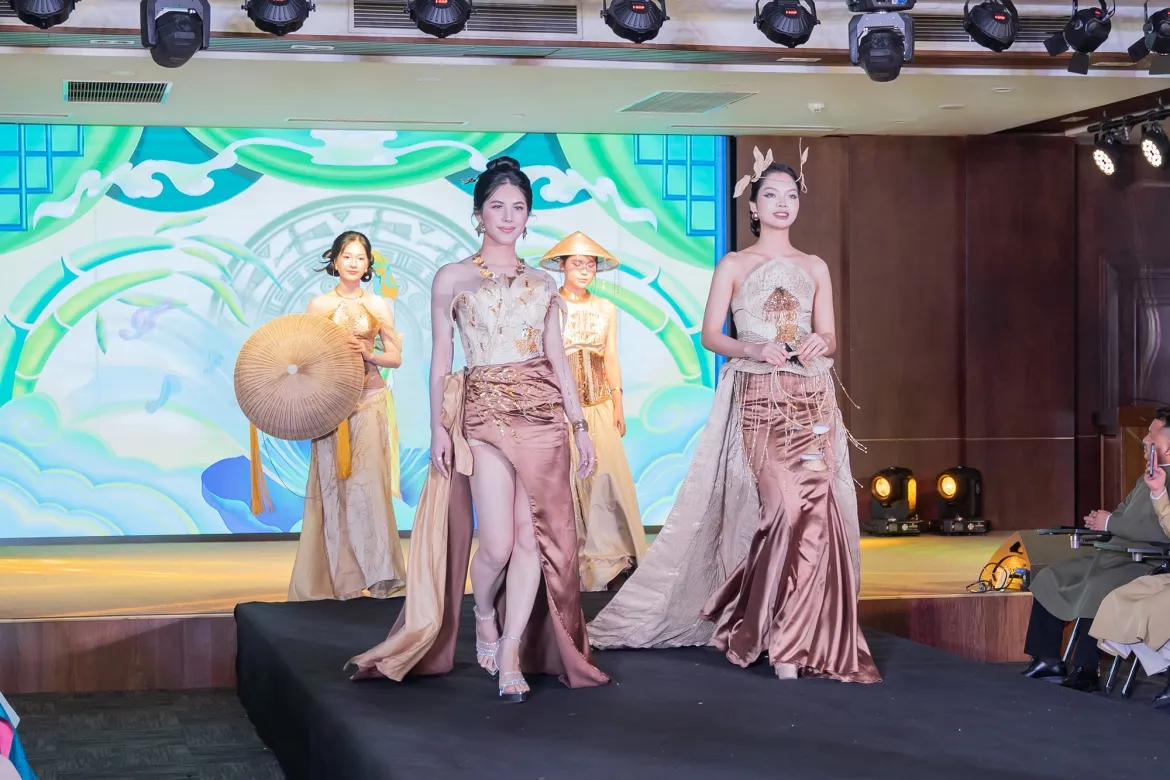  sac xam - khi di san dan gian hoa nhip cung thoi trang va hoi tho gen z hinh anh 4