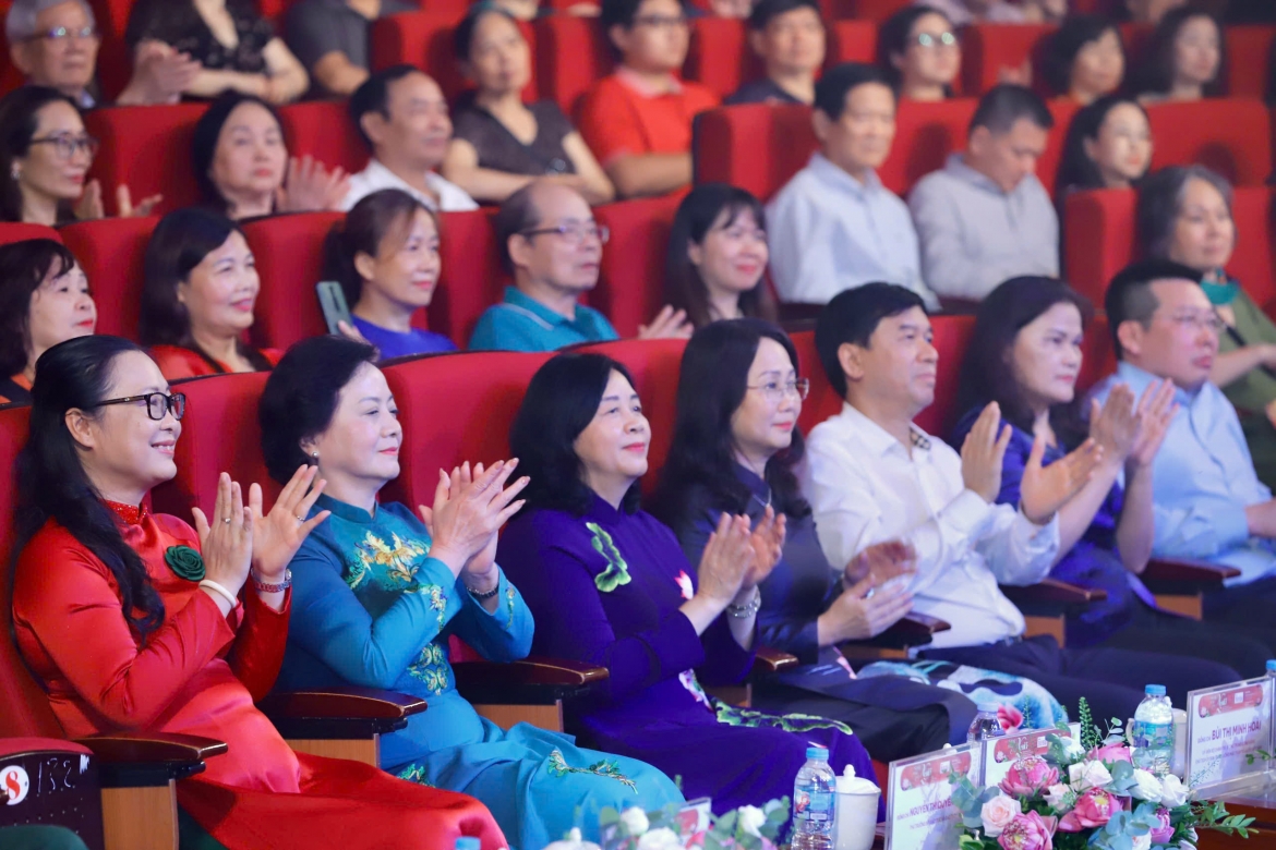  sang mai ten nguoi khac hoa hanh trinh cach mang cua chu tich ho chi minh hinh anh 1
