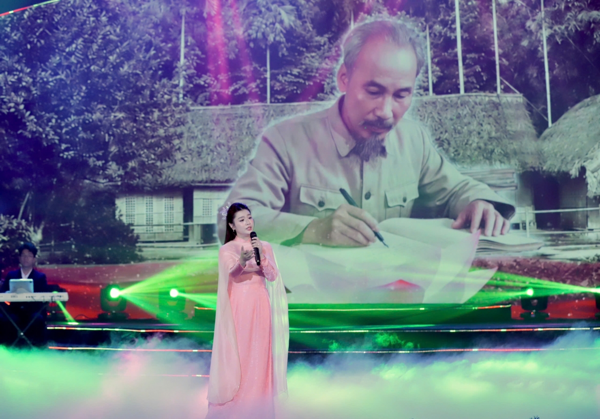  sang mai ten nguoi khac hoa hanh trinh cach mang cua chu tich ho chi minh hinh anh 9