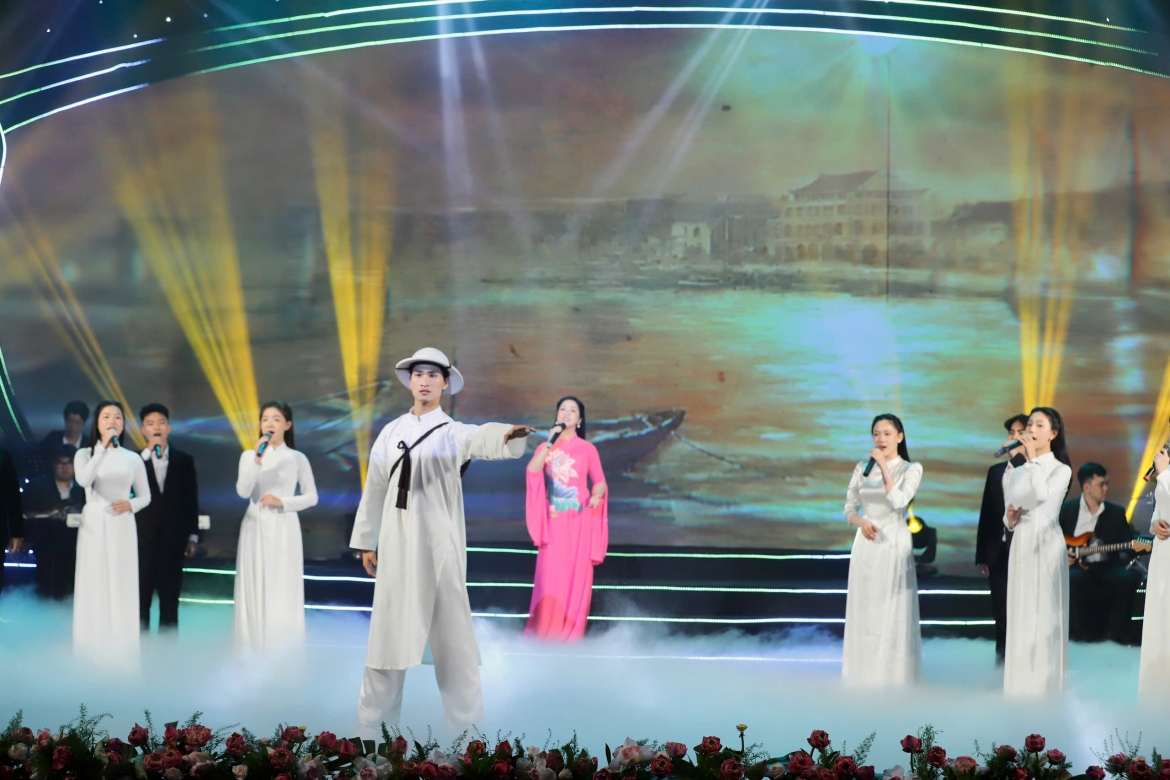 sang mai ten nguoi khac hoa hanh trinh cach mang cua chu tich ho chi minh hinh anh 5