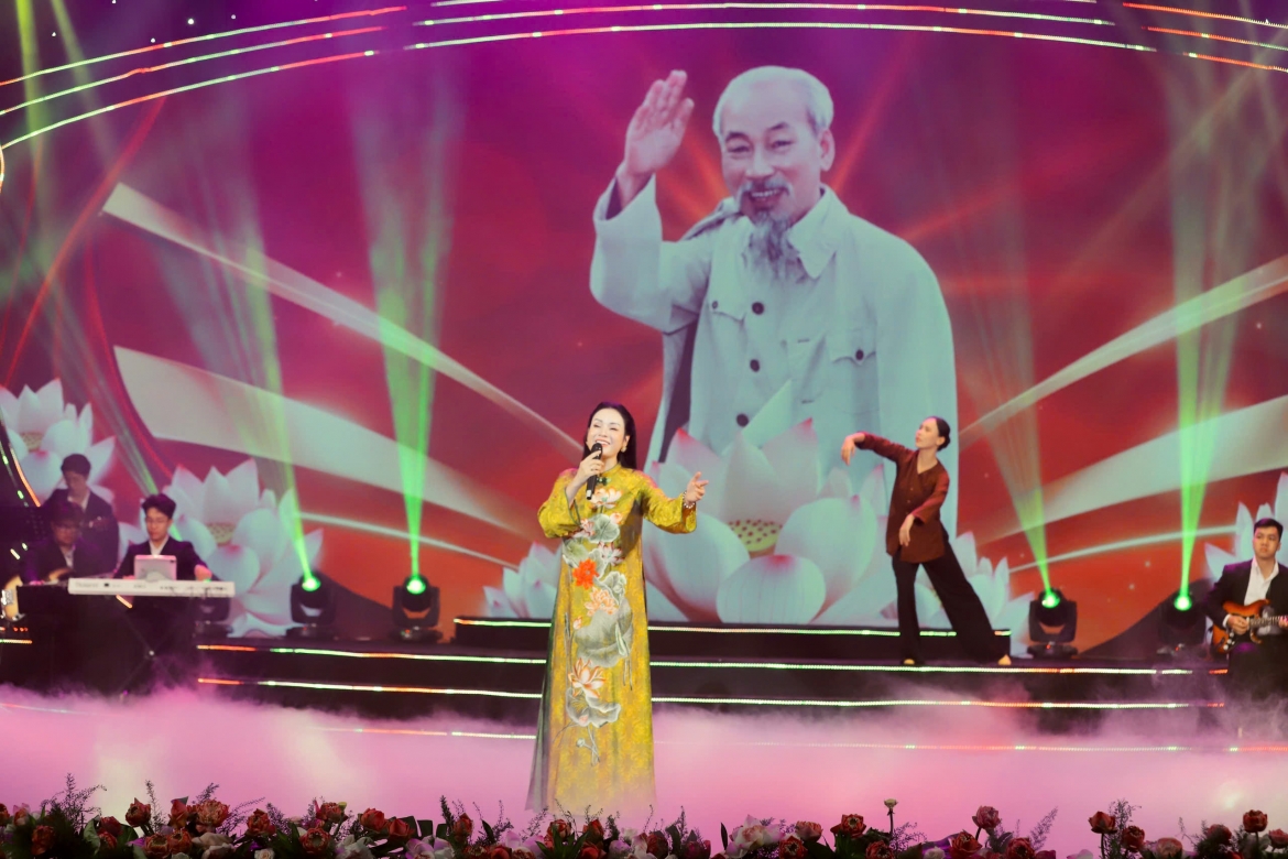  sang mai ten nguoi khac hoa hanh trinh cach mang cua chu tich ho chi minh hinh anh 3