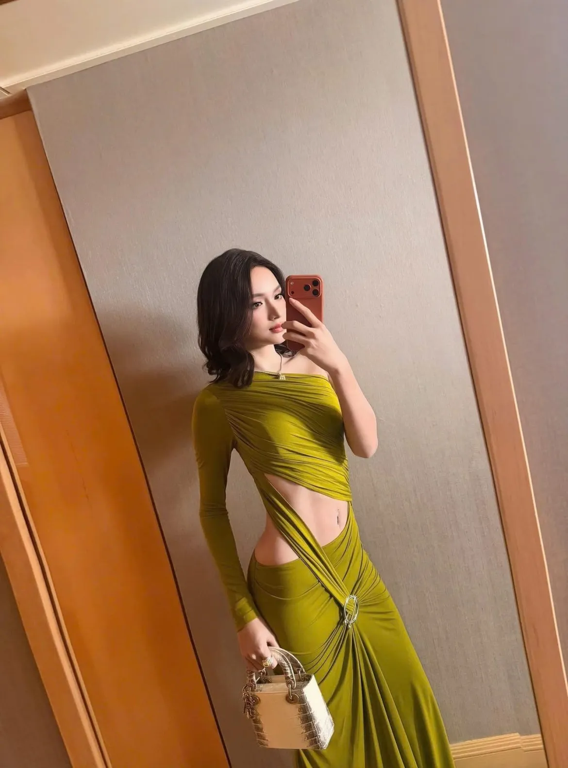 sao viet 17-5 vo nsnd cong ly buc xuc vi bi don nhan tien nho hinh anh chong hinh anh 7