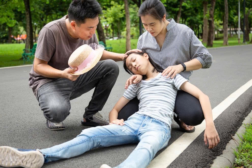 lam gi khi bi say nang cach xu ly nhanh giup co the hoi phuc hinh anh 1