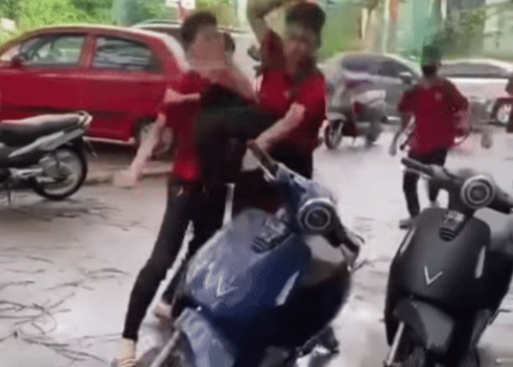Trường Cao đẳng Công nghệ cao Hà Nội lên tiếng về clip nam sinh bị đánh