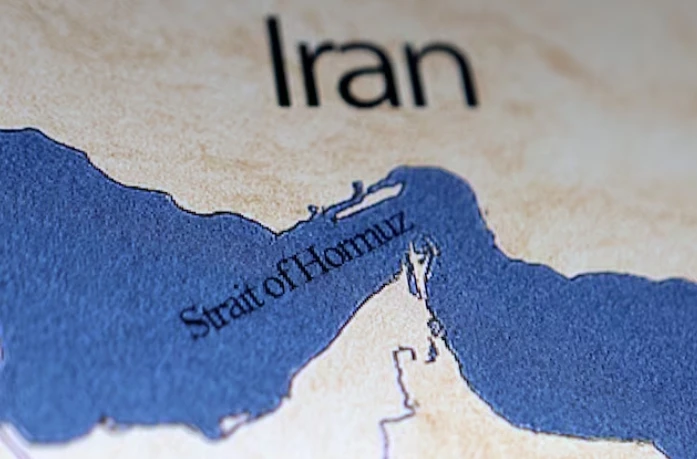 Mỹ - Iran tiếp tục đối đầu căng thẳng tại eo biển Hormuz