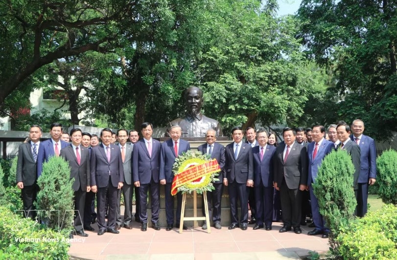 top leader pays tribute to mahatma gandhi, president ho chi minh in new delhi picture 2