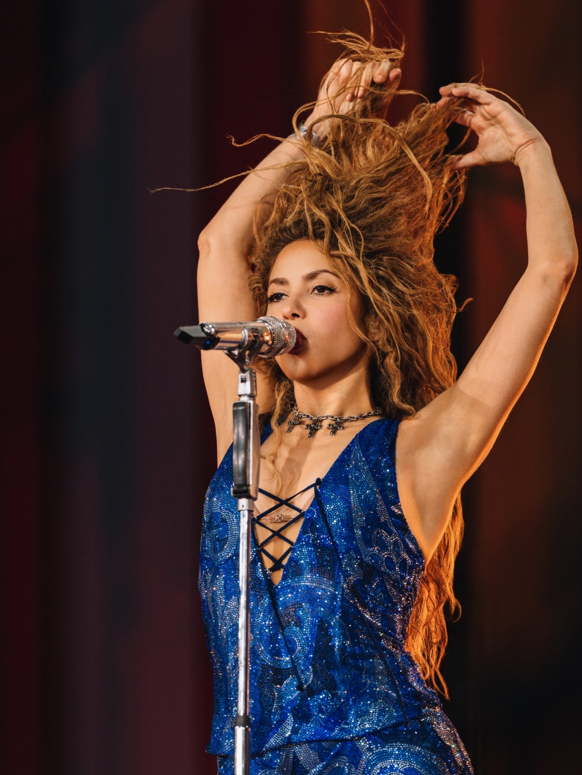 vi sao cu den world cup, ca the gioi lai nho shakira hinh anh 1