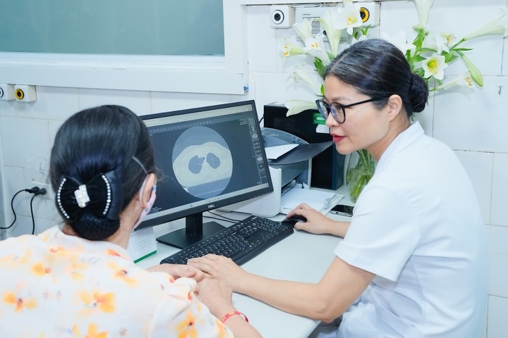Di kham mien phi, hai nguoi phat hien nghi ung thu phoi du khong co trieu chung hinh anh 1