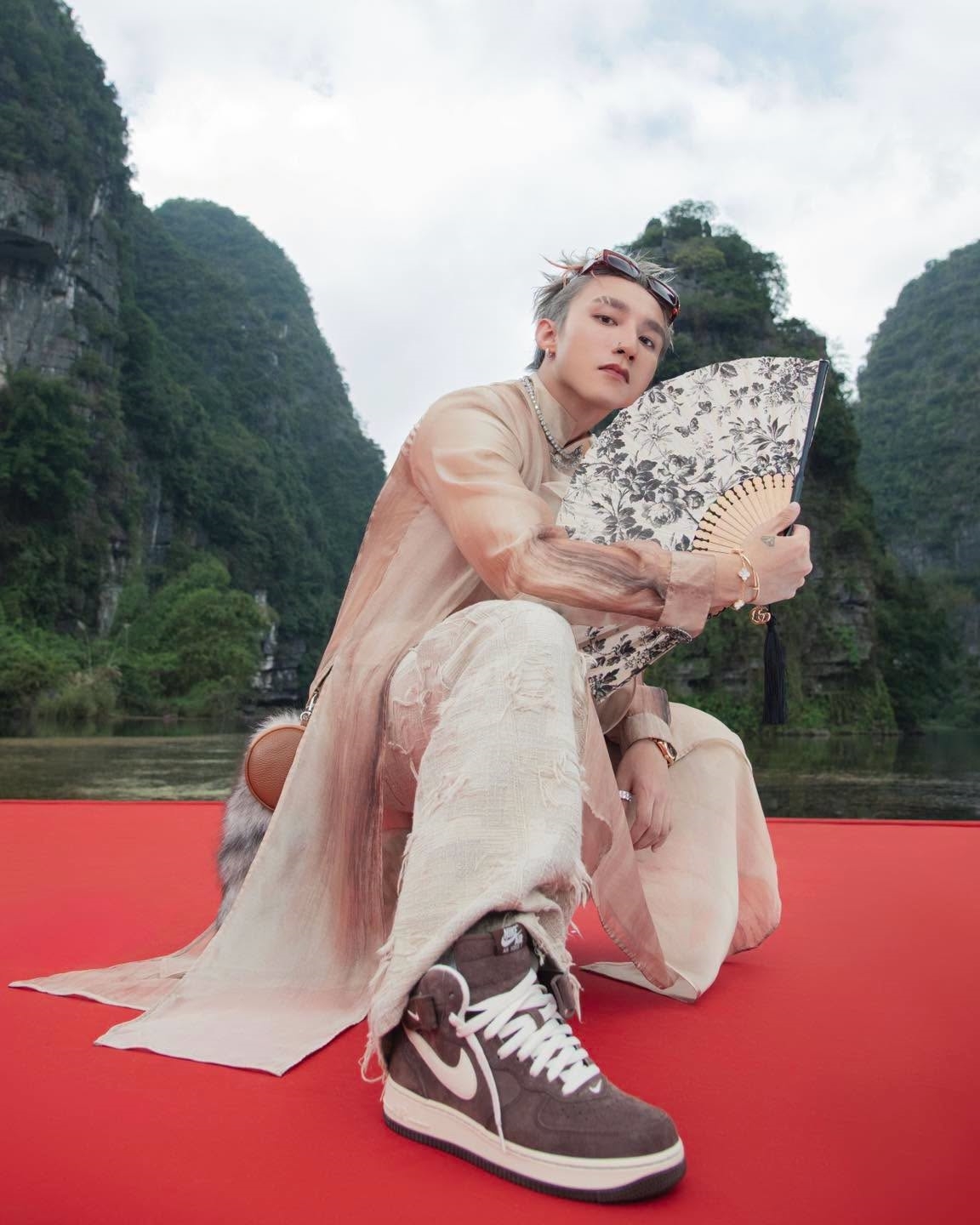 sao viet 29-5 son tung m-tp chao dao coi mang, suc nong come my way chua ha nhiet hinh anh 1