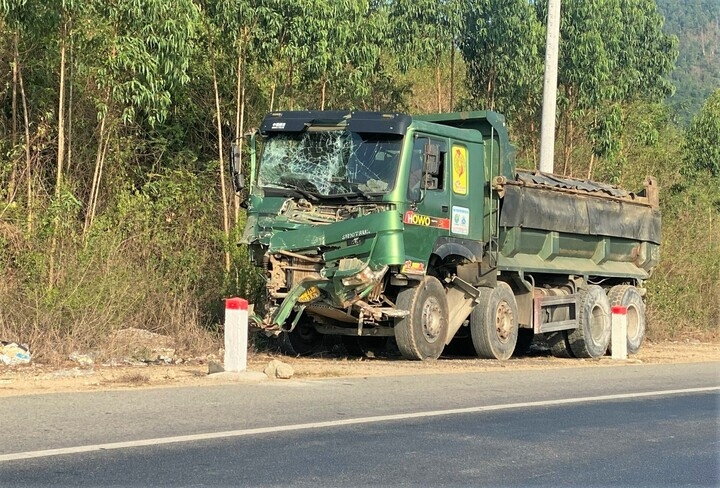 xe khach giuong nam lao xuong vuc sau o gia lai, nhieu nguoi thuong vong hinh anh 2