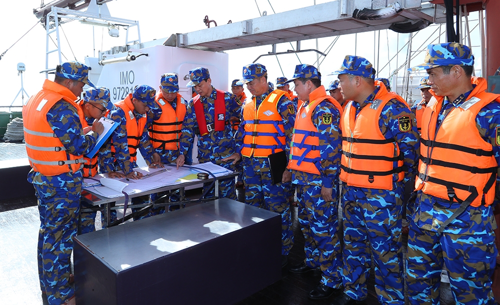 tau buom 286 - le quy Don luyen tap chong cuop bien tren vung bien quoc te hinh anh 2