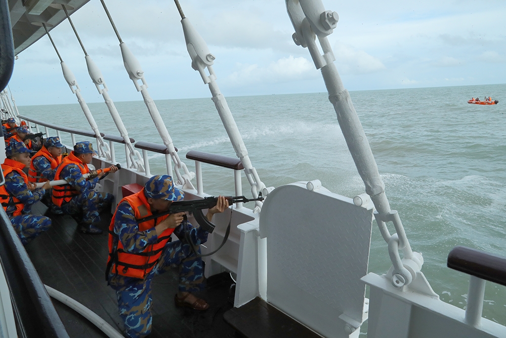 tau buom 286 - le quy Don luyen tap chong cuop bien tren vung bien quoc te hinh anh 9