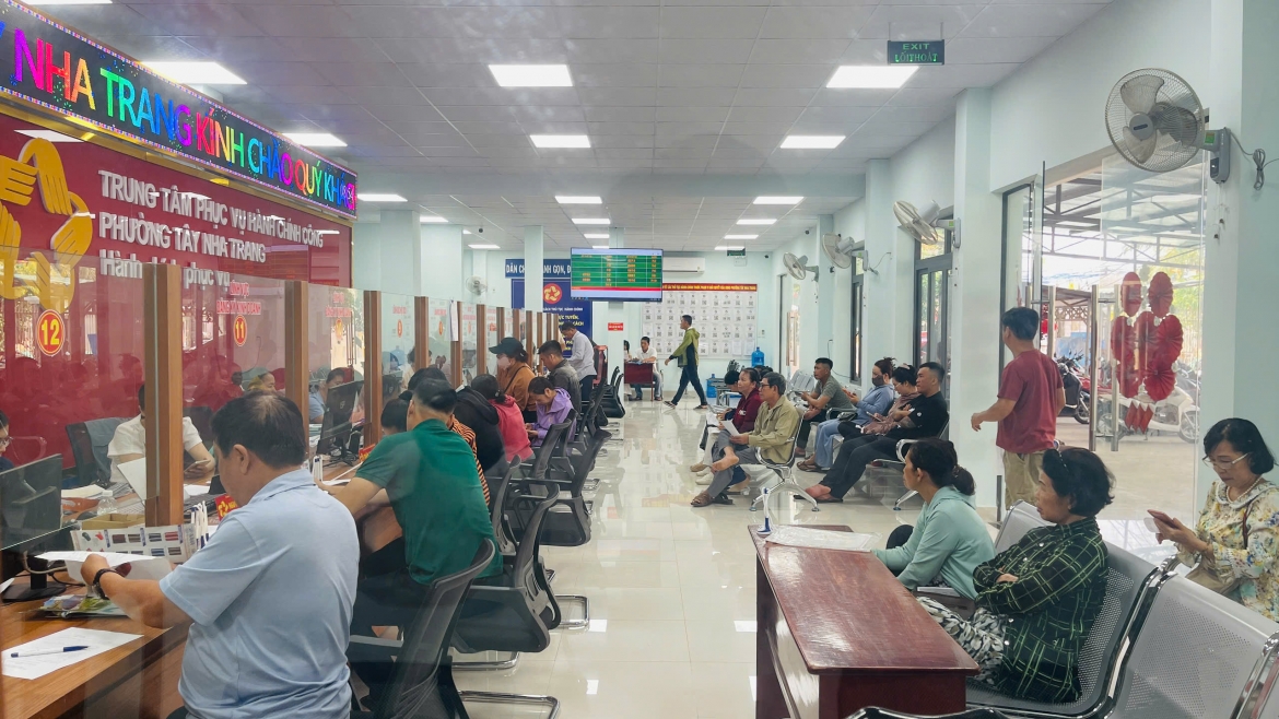 khanh hoa tuyen 417 cong chuc, bo sung nhan luc cho cap xa hinh anh 2
