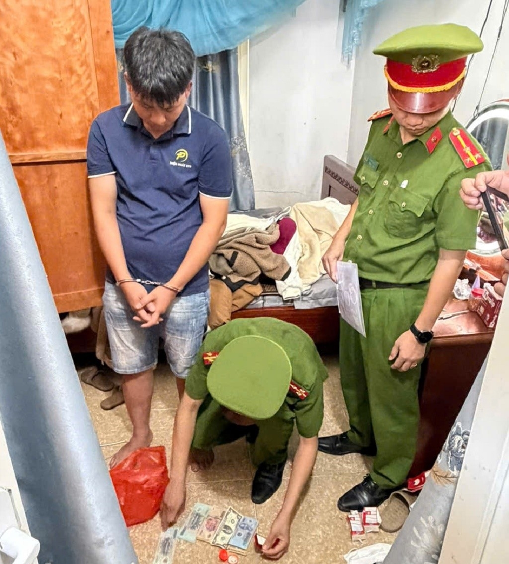 bat giu doi tuong trom hon 100 trieu dong sau 4 gio bao an hinh anh 2