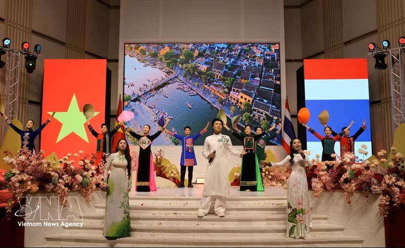 Vietnamese in Thailand expect stronger bilateral ties