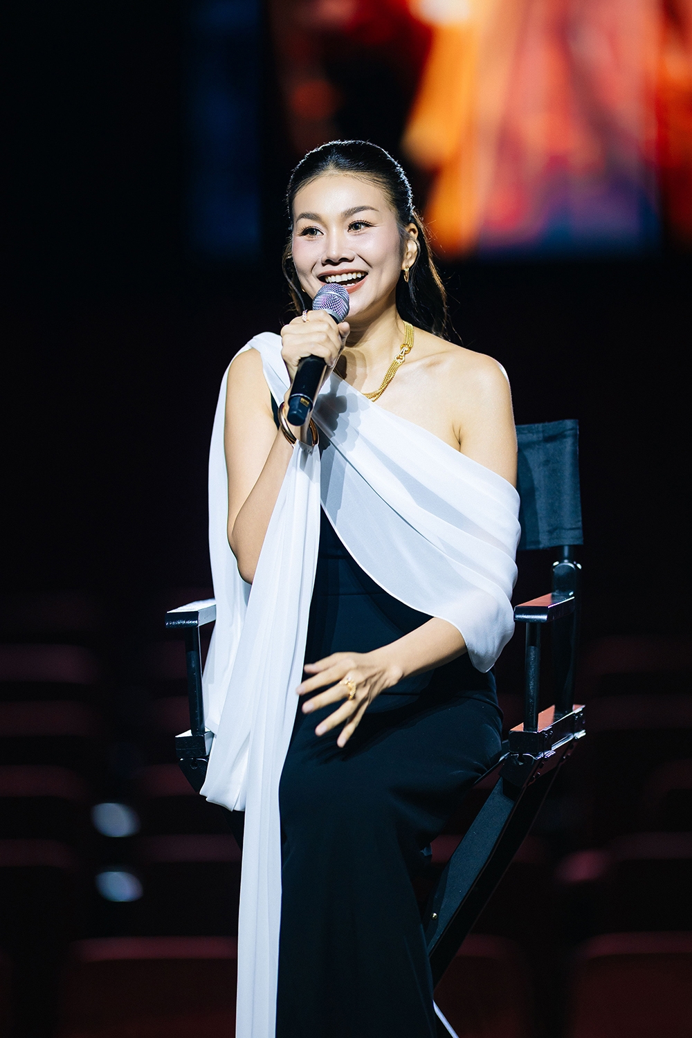 thanh hang gay to mo khi vao vai my nhan sai gon bi cuon vao bi kich axit hinh anh 3
