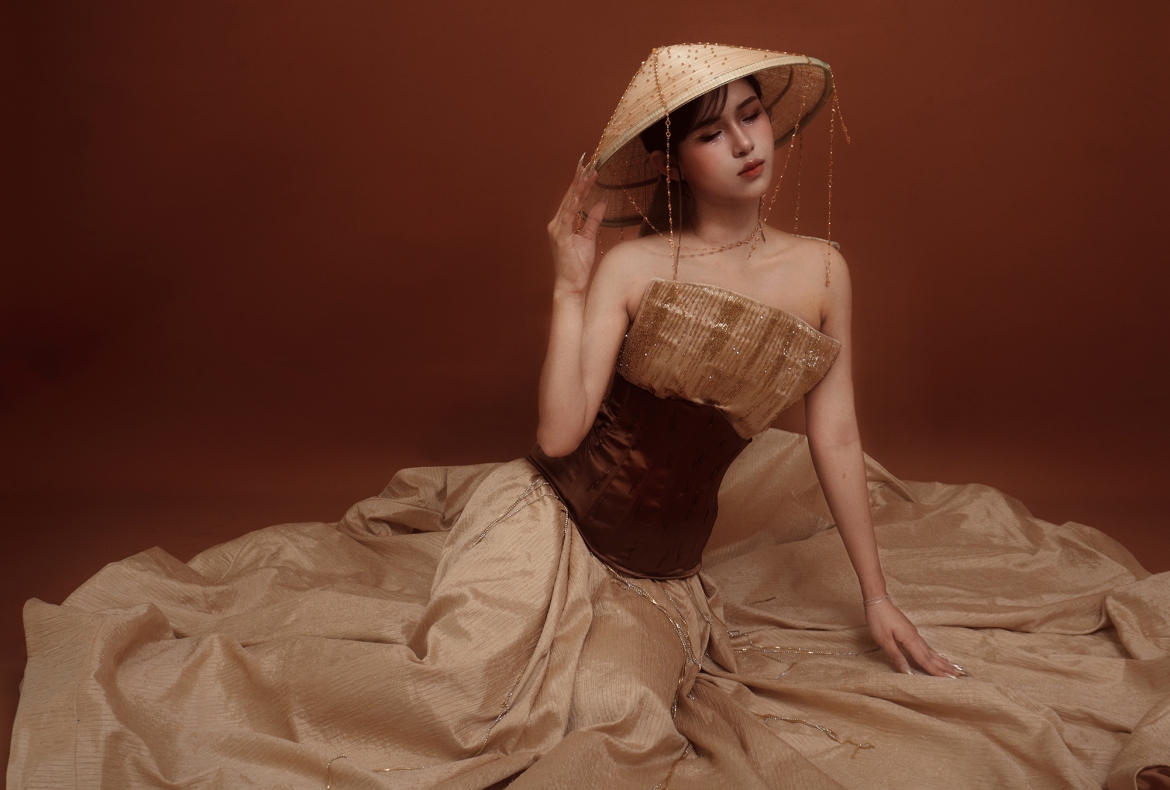 non sac - bo suu tap thoi trang cua 3 ntk tre lay cam hung tu non la va lua nuoc hinh anh 9