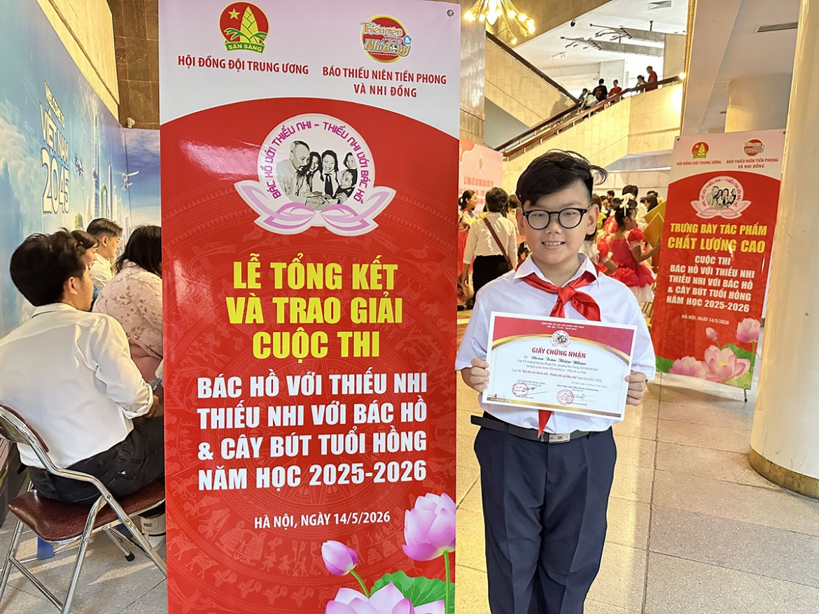 lan toa hinh anh bac ho qua goc nhin sang tao hinh anh 2
