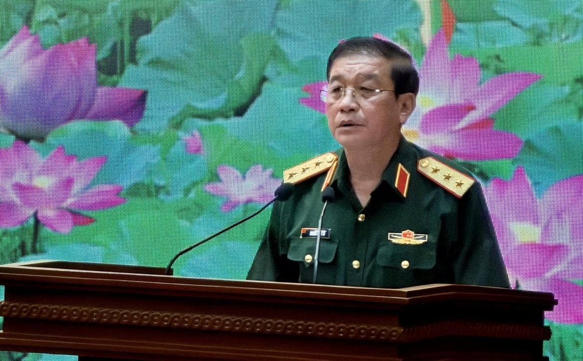 Dau tranh phan bac cac quan diem sai trai, thu dich de giu vung on dinh chinh tri hinh anh 1