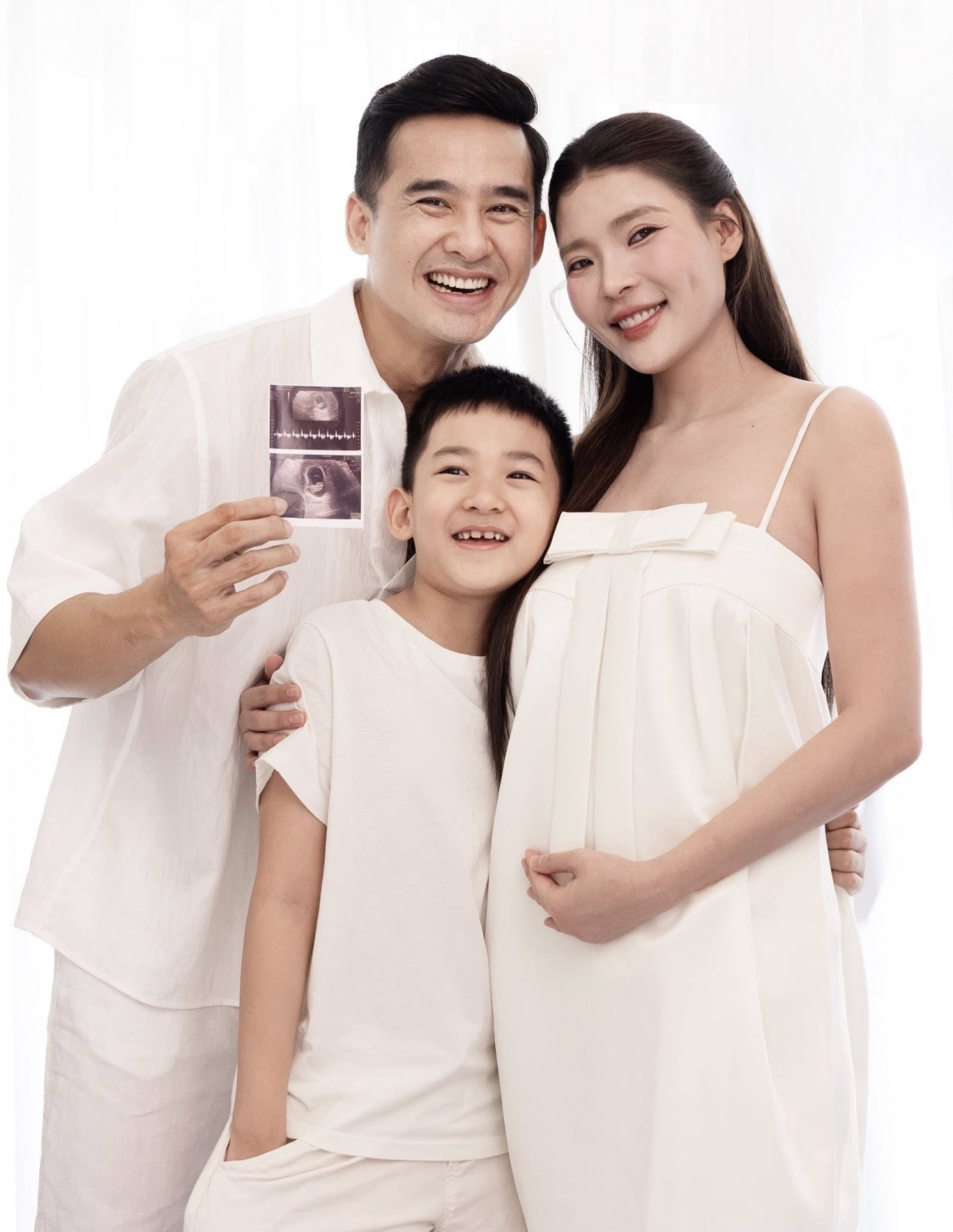 thuy diem mang thai lan 2 sau 10 nam ket hon voi luong the thanh hinh anh 3
